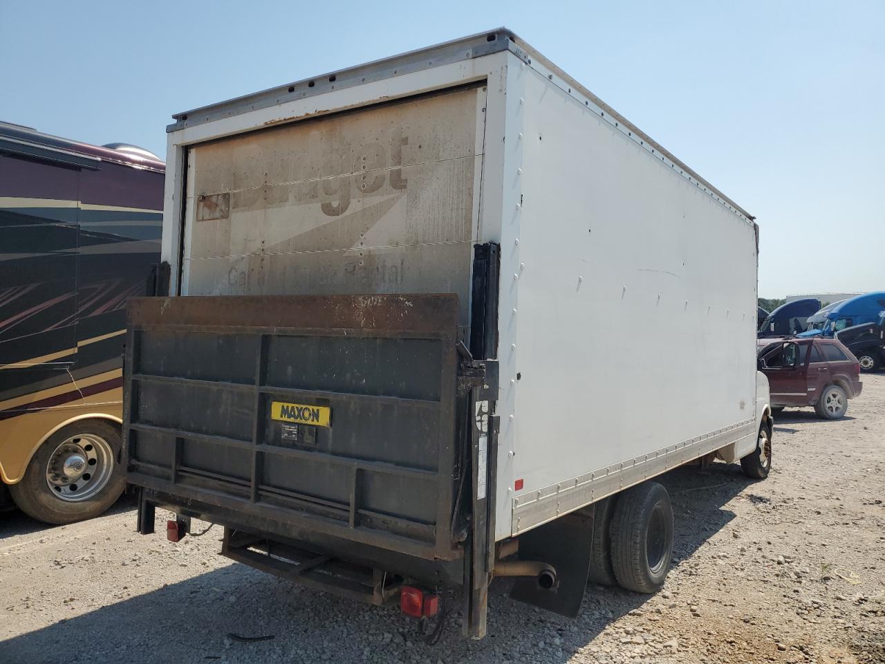 2011 GMC Savana Cutaway G3500 - Фото 3