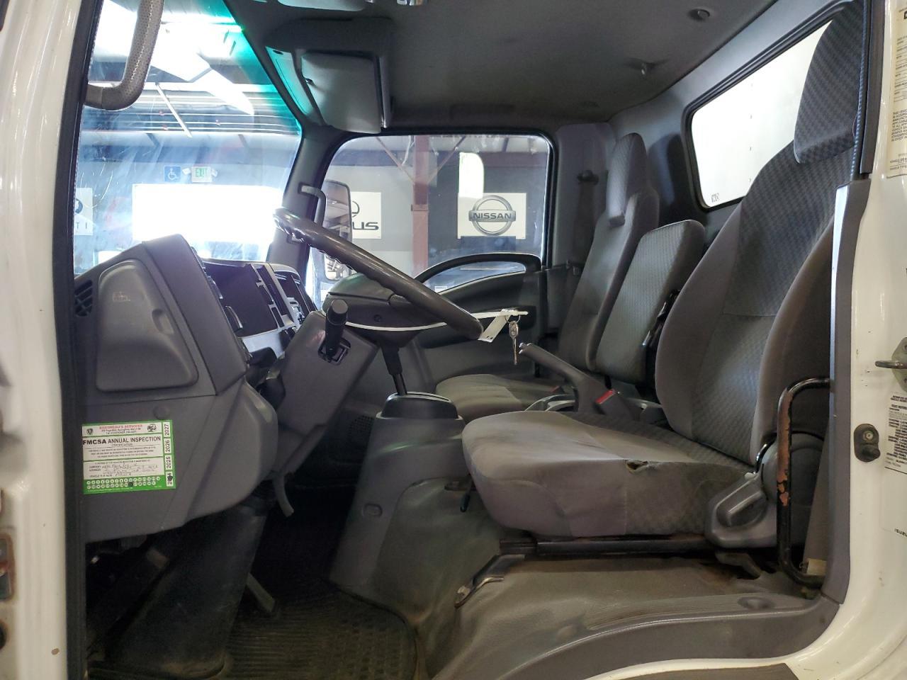 2014 Isuzu Npr - Image 7