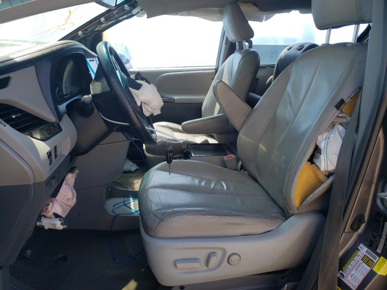 2016 Toyota Sienna Xle - Image 7