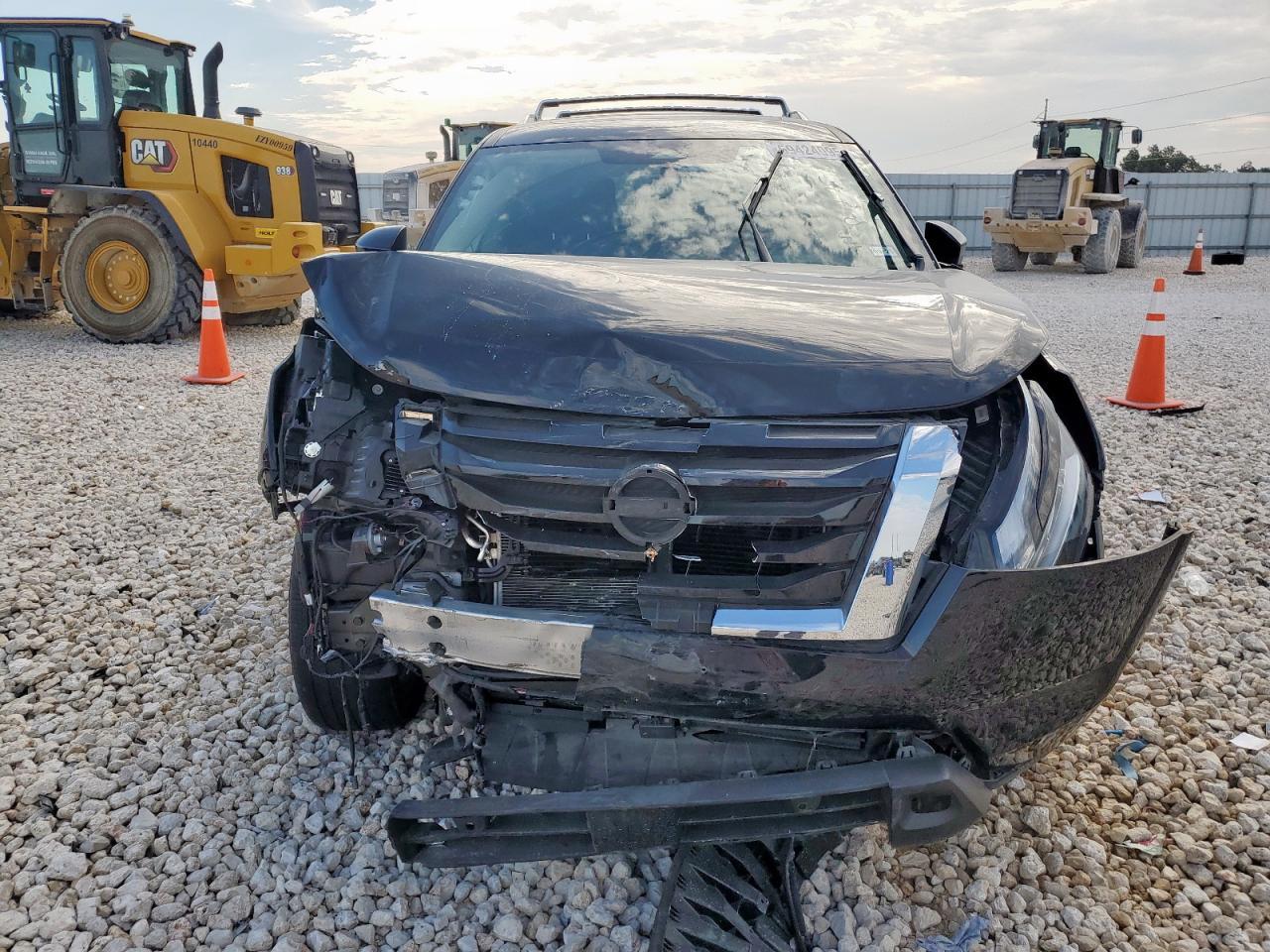 2023 Nissan Pathfinder Platinum - Image 5