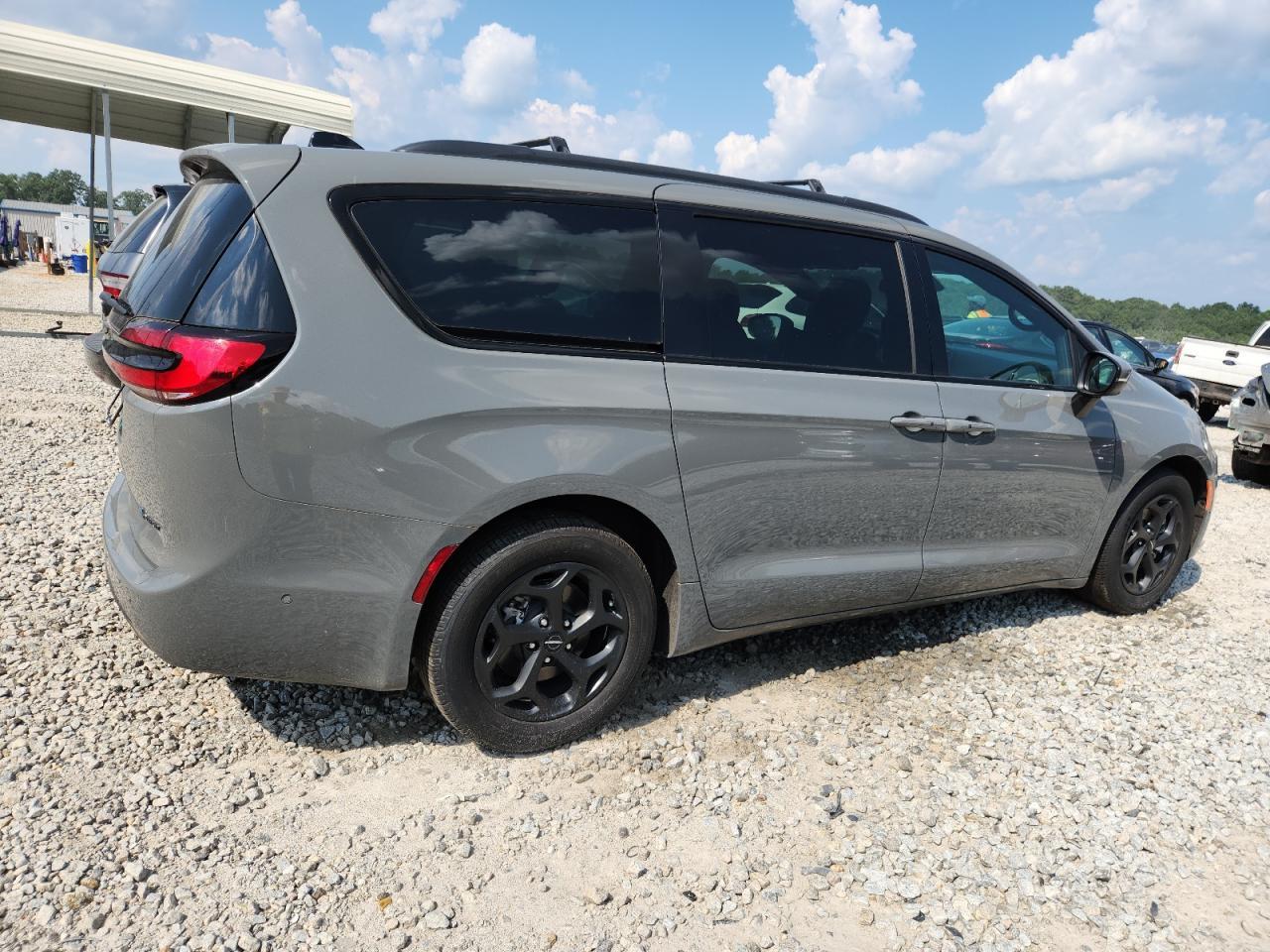 2023 Chrysler Pacifica Hybrid Touring L - Фото 3