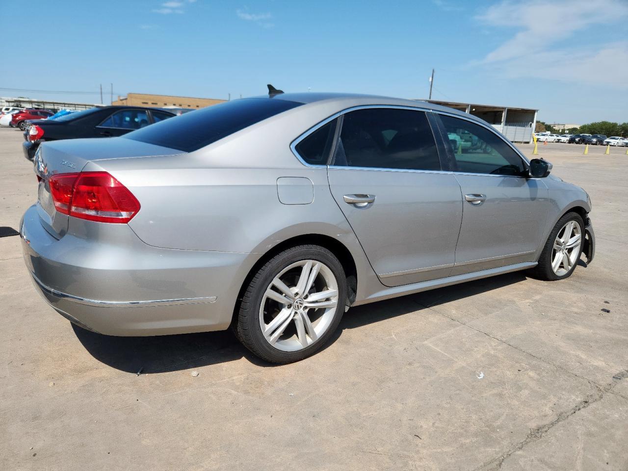 2013 Volkswagen Passat Sel - Фото 3