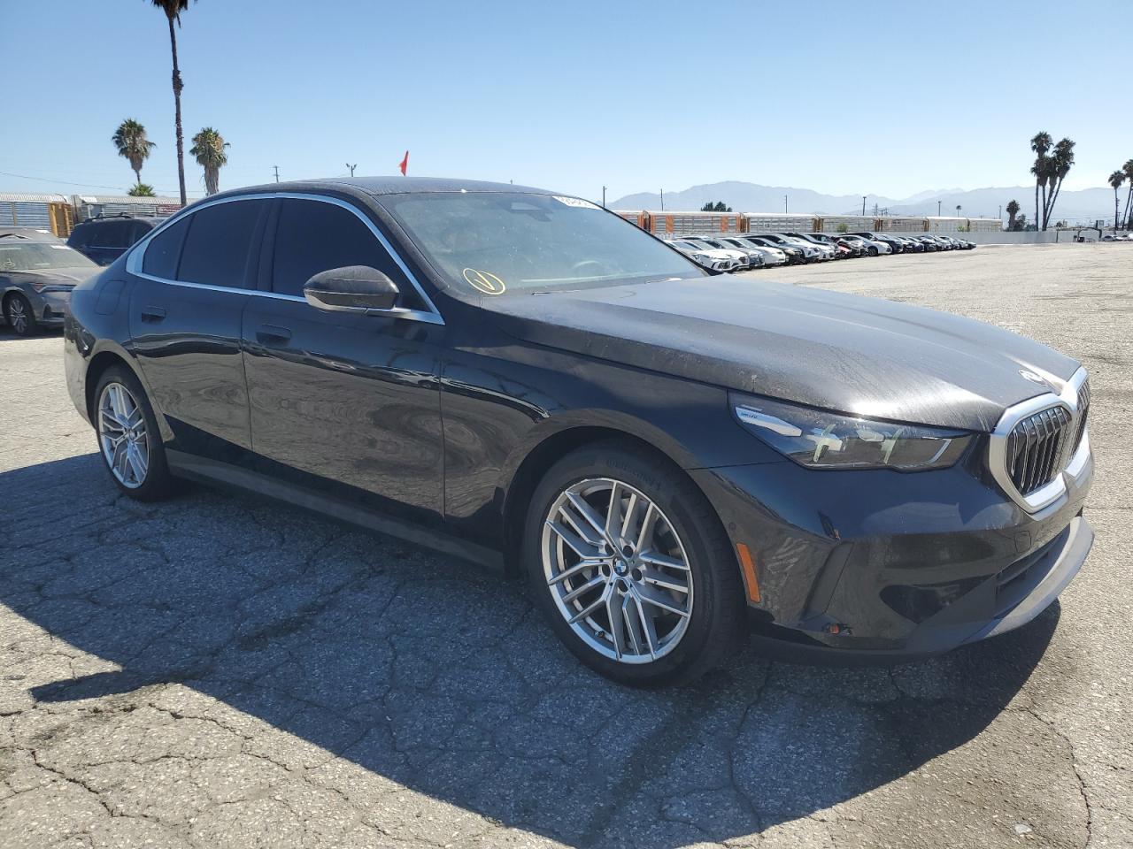 2025 BMW 530 I - Фото 4