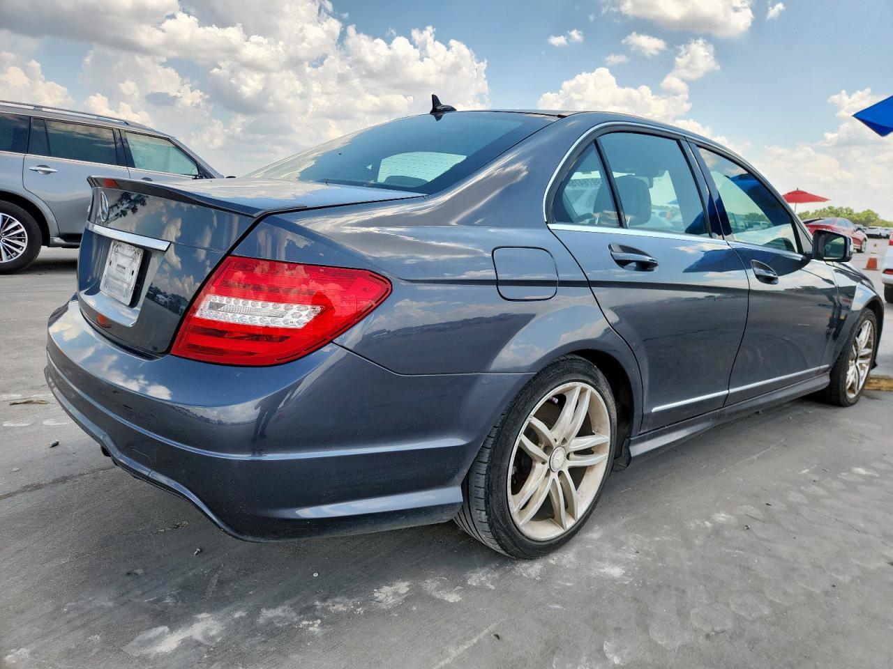2014 Mercedes-Benz C 250 - Image 3