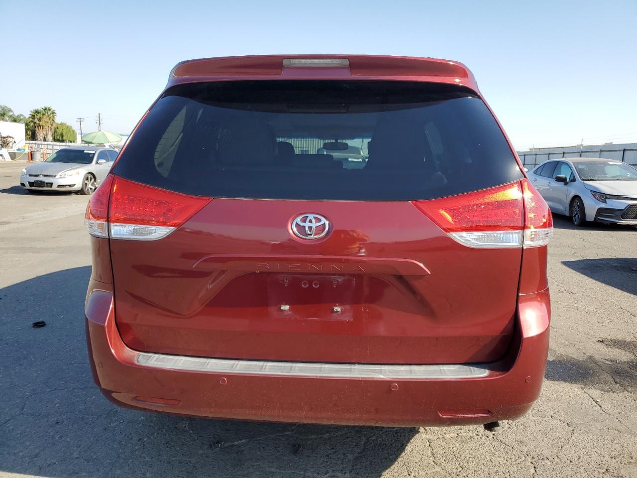 2013 Toyota Sienna Xle - Фото 6