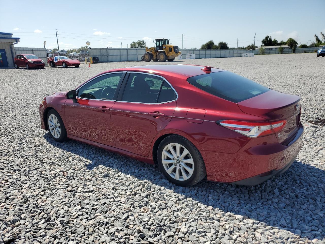 2020 Toyota Camry Le - Фото 2