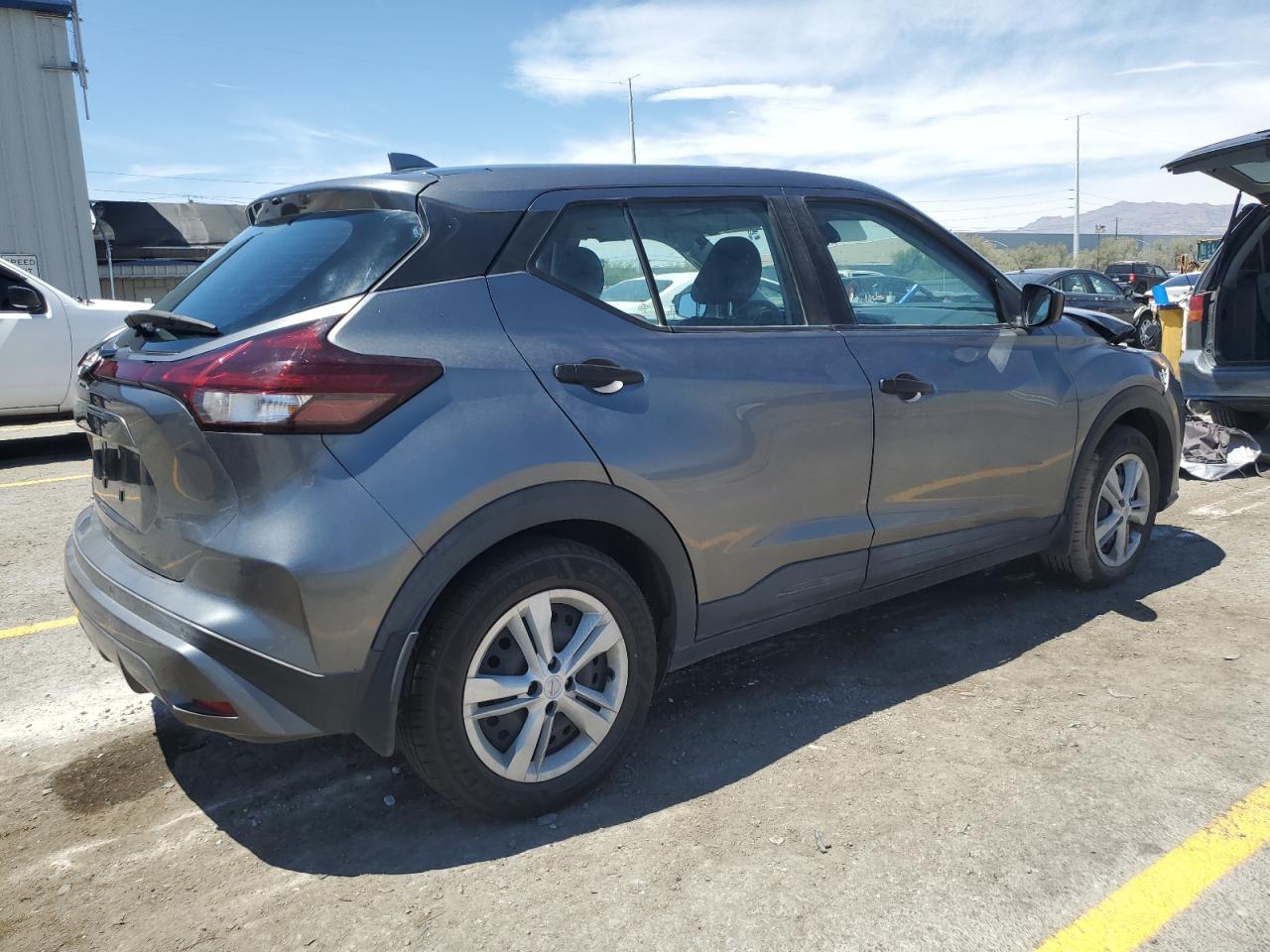 2022 Nissan Kicks S - Фото 3