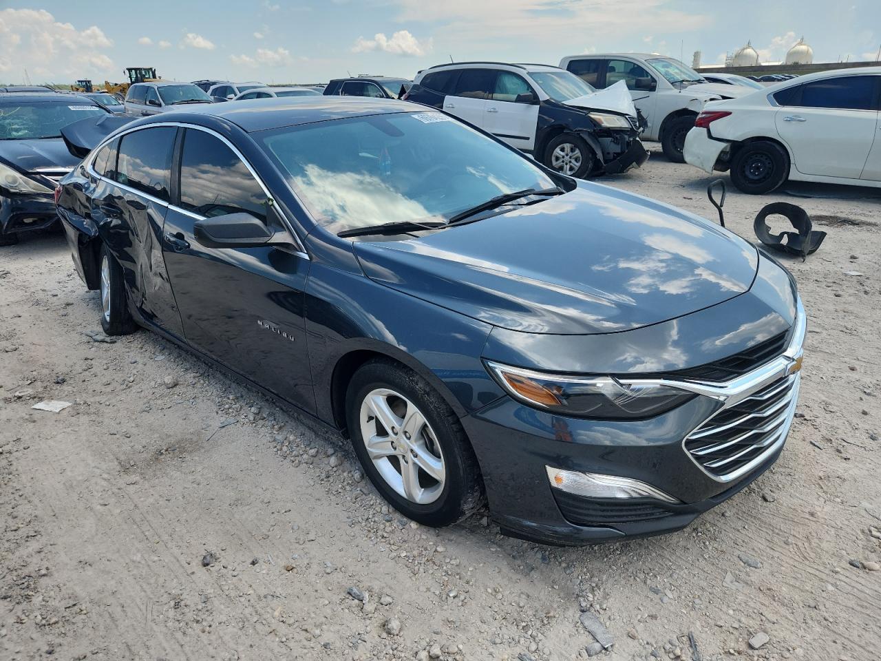 2021 Chevrolet Malibu Ls - Фото 4