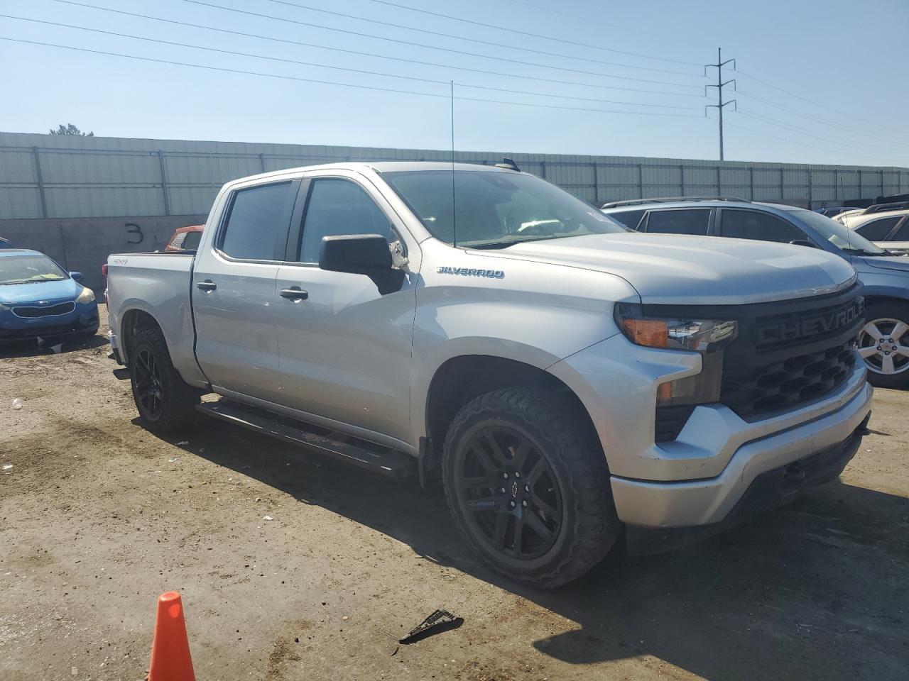 2022 Chevrolet Silverado K1500 Custom - Фото 4