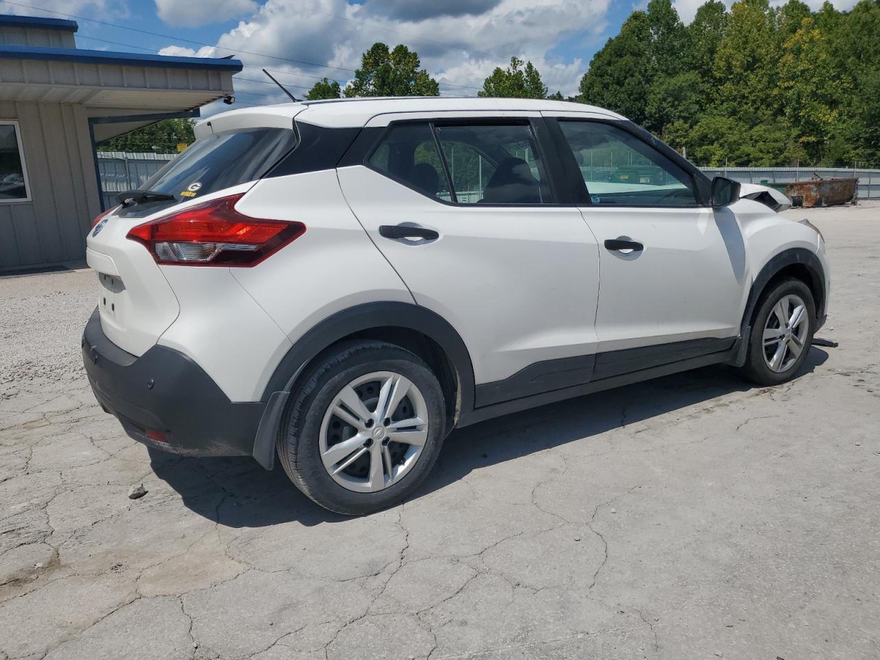 2020 Nissan Kicks S - Фото 3
