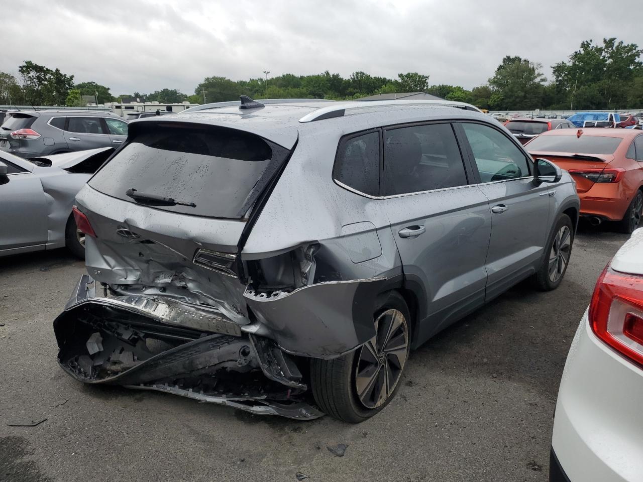 2024 Volkswagen Taos Se - Фото 3