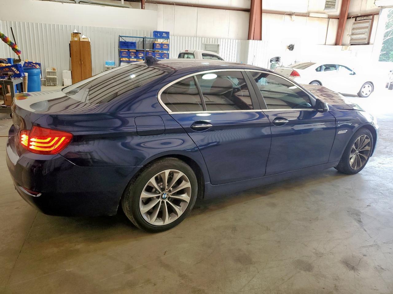 2016 BMW 528 Xi - Фото 3