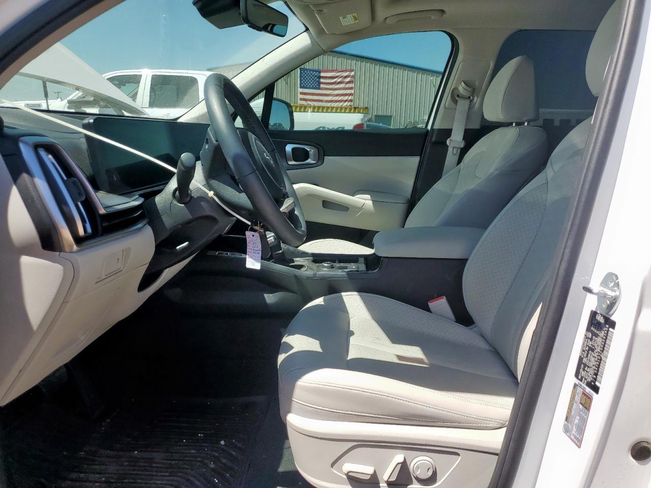 2024 Kia Sorento S - Image 7