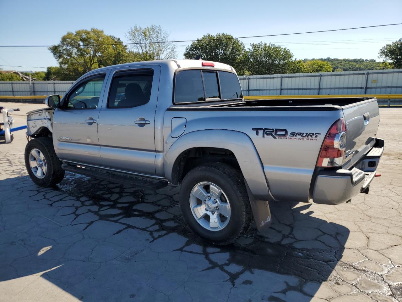 2015 Toyota Tacoma Double Cab - Фото 2