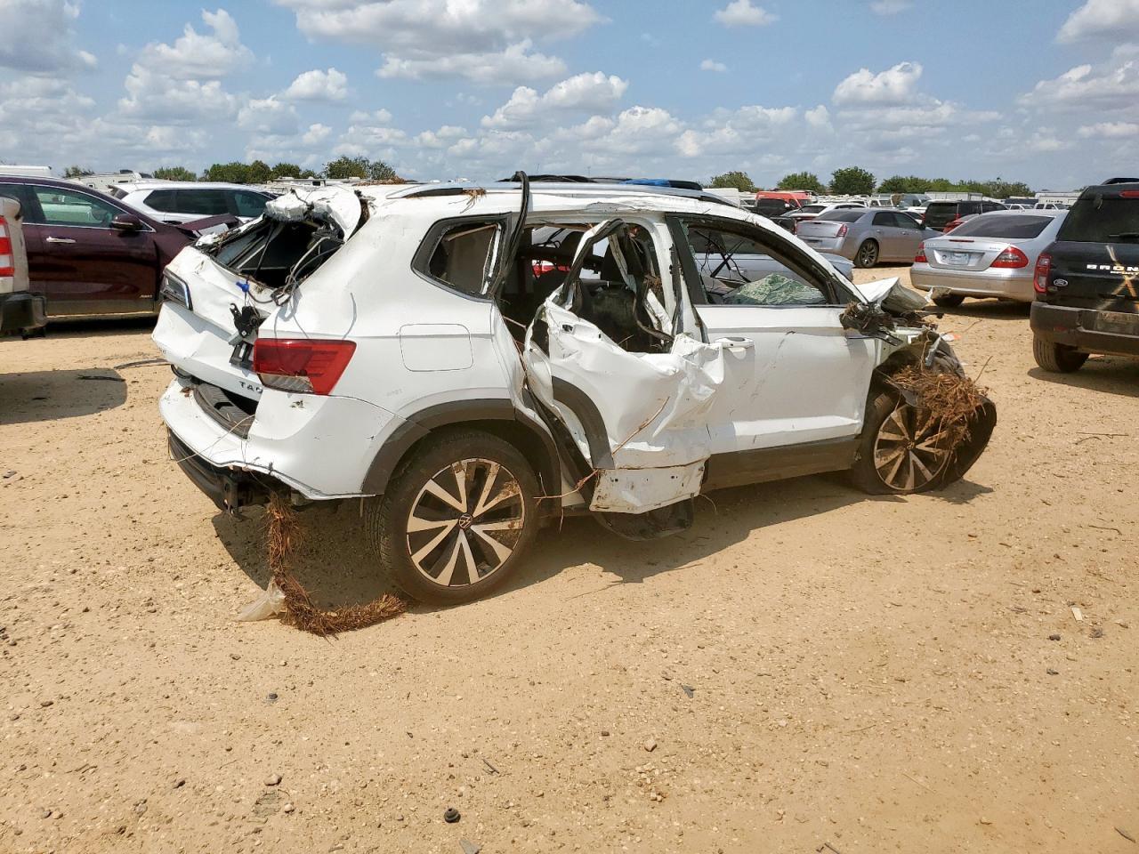 2023 Volkswagen Taos Se - Фото 3