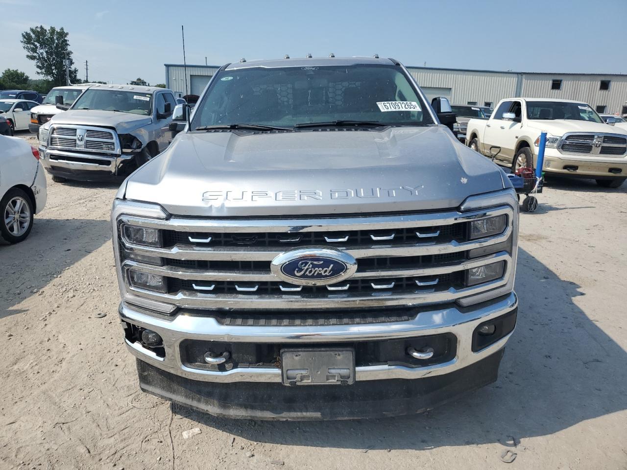 2024 Ford F350 Super Duty - Фото 5