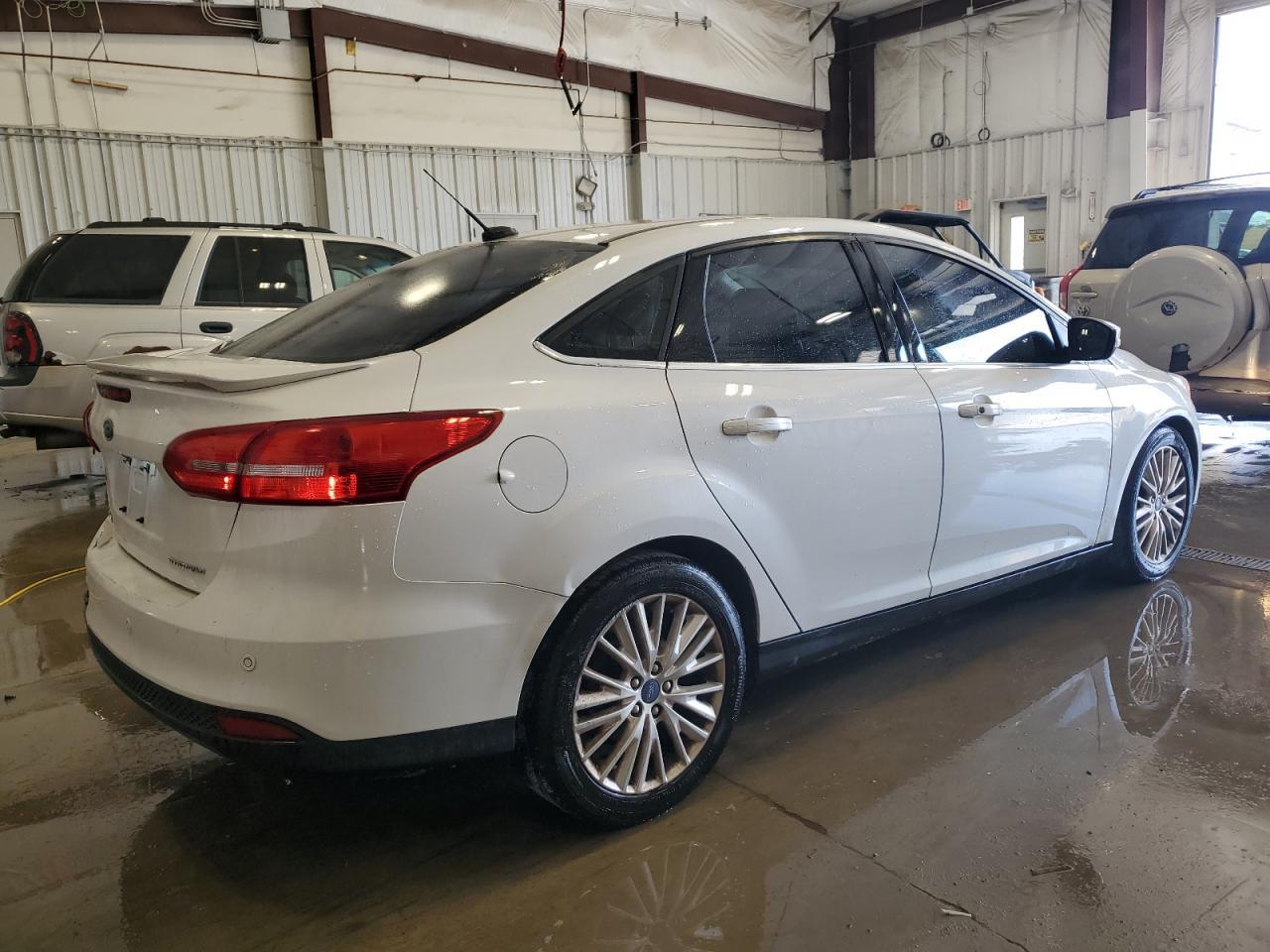 2017 Ford Focus Titanium - Фото 3