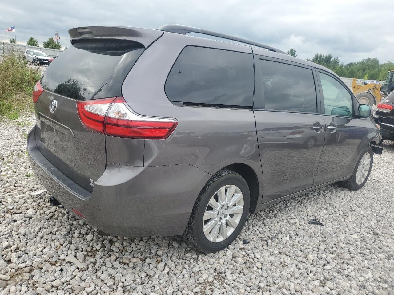 2015 Toyota Sienna Xle - Фото 3