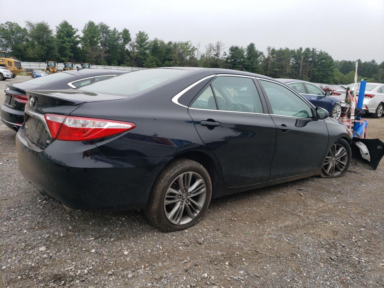 2016 Toyota Camry - Фото 3