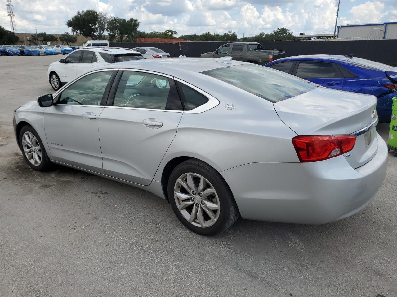 2018 Chevrolet Impala Lt - Фото 2