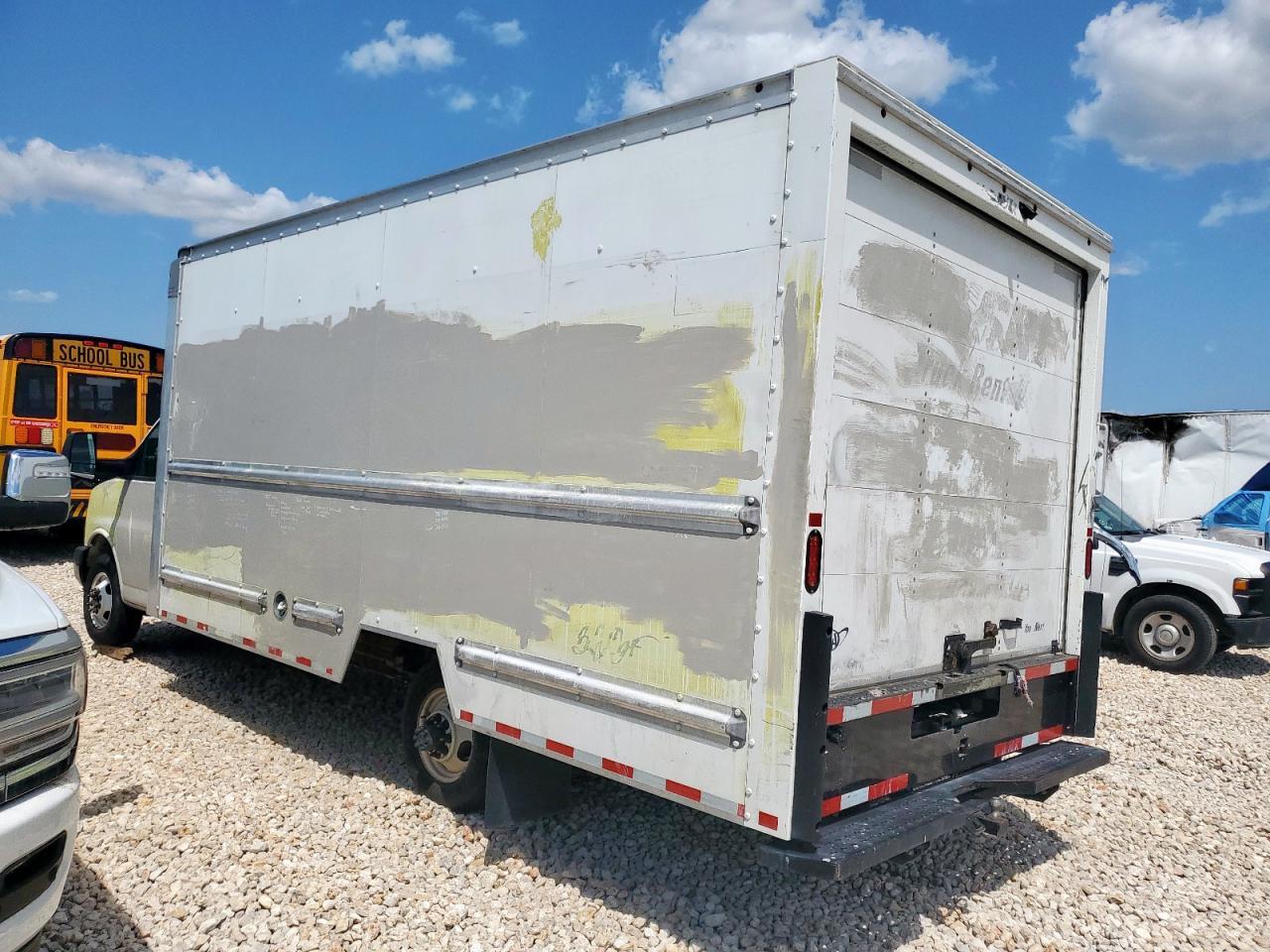 2021 GMC Savana Cutaway G3500 - Фото 2