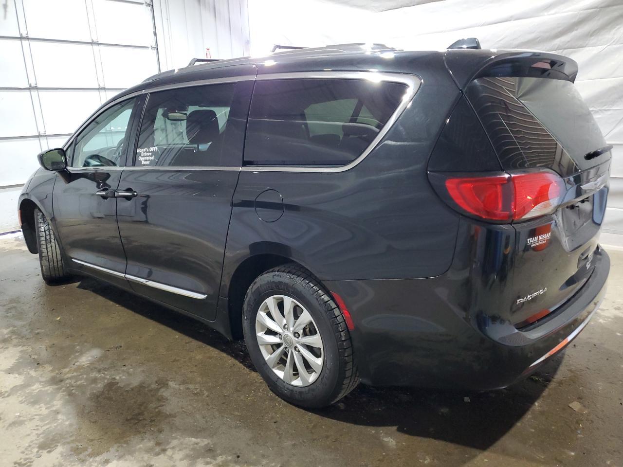 2020 Chrysler Pacifica Touring L - Image 2