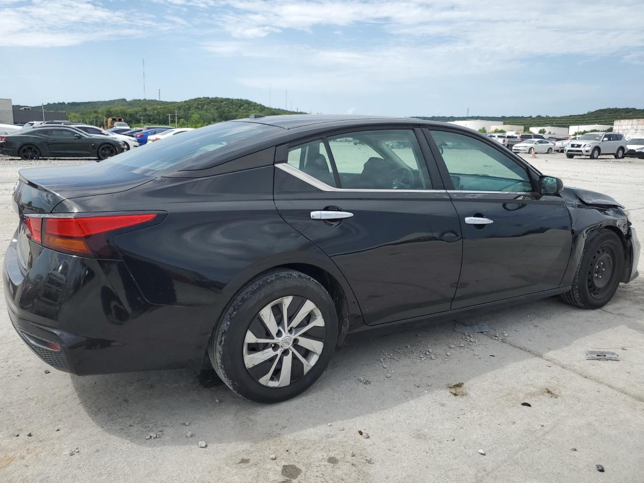 2019 Nissan Altima S - Фото 3