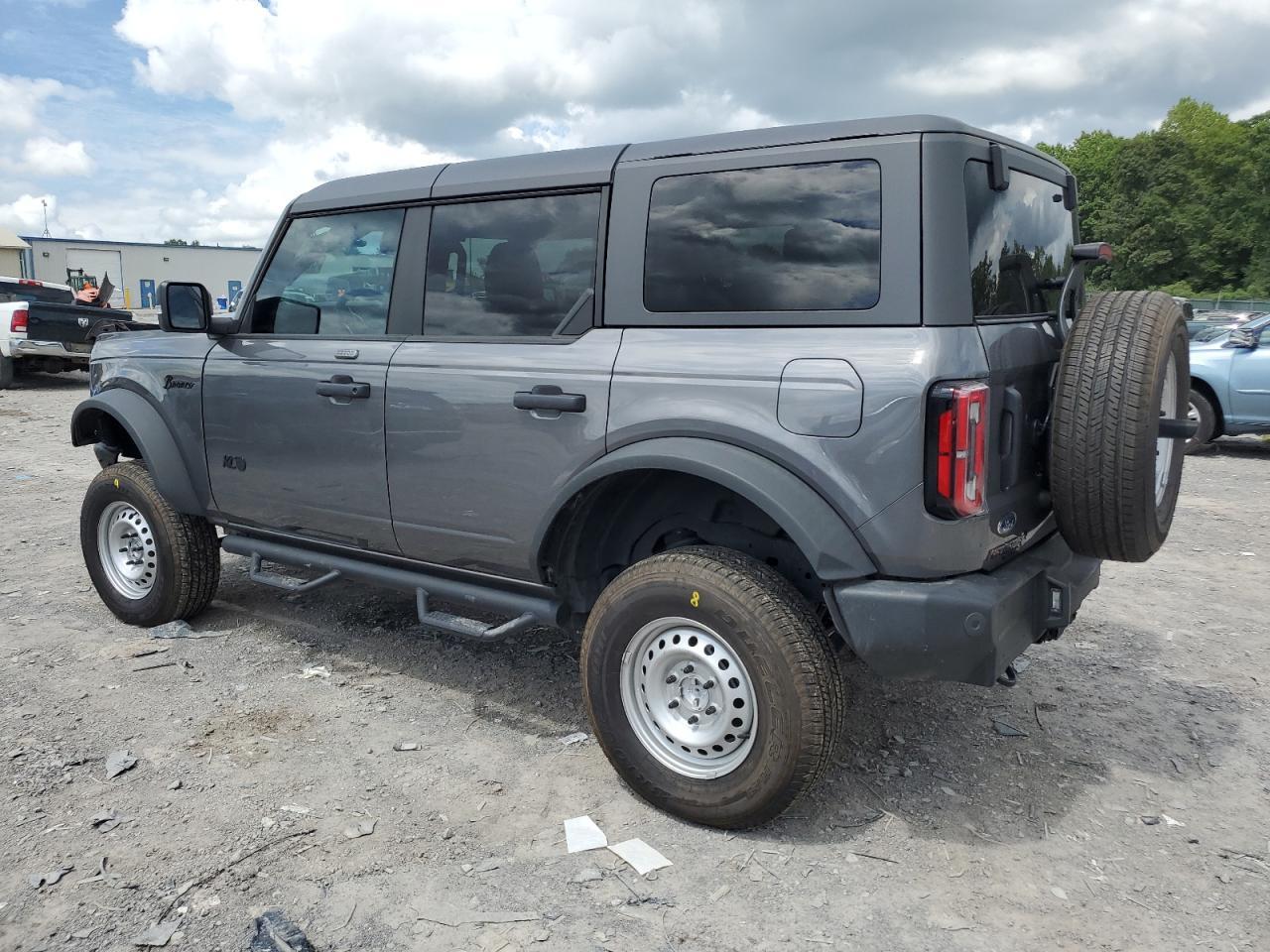 2022 Ford Bronco Base - Фото 2