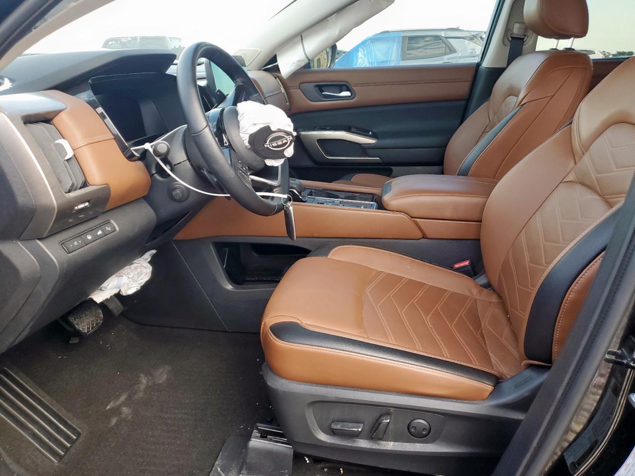 2023 Nissan Pathfinder Platinum - Image 7