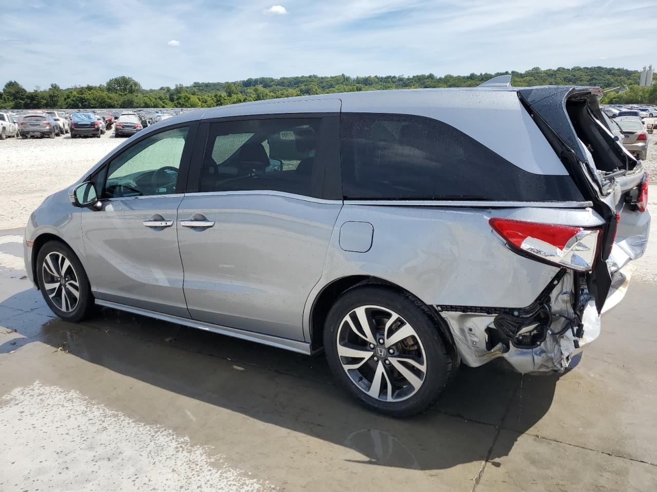 2022 Honda Odyssey Touring - Фото 2