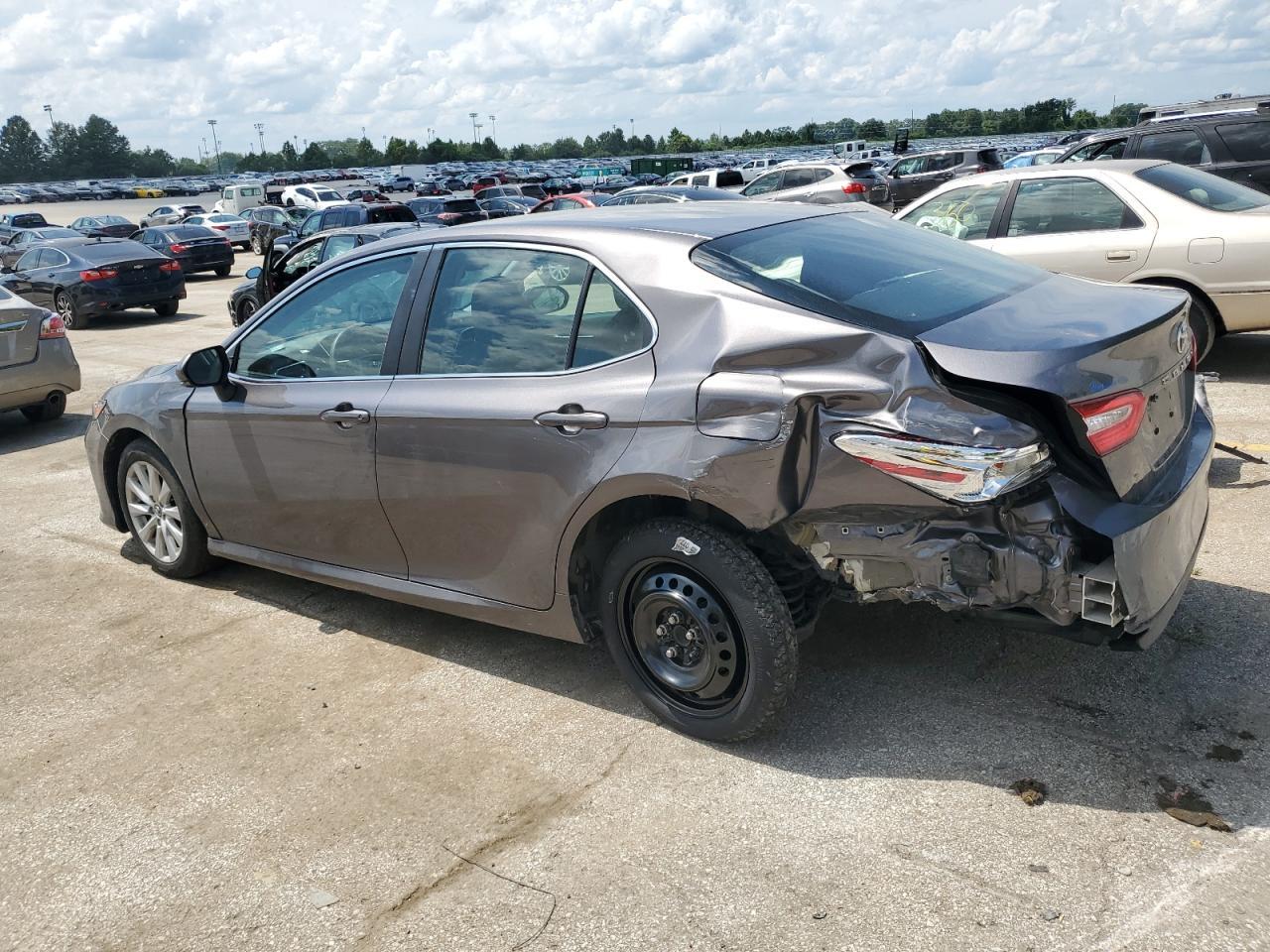 2018 Toyota Camry L - Фото 2