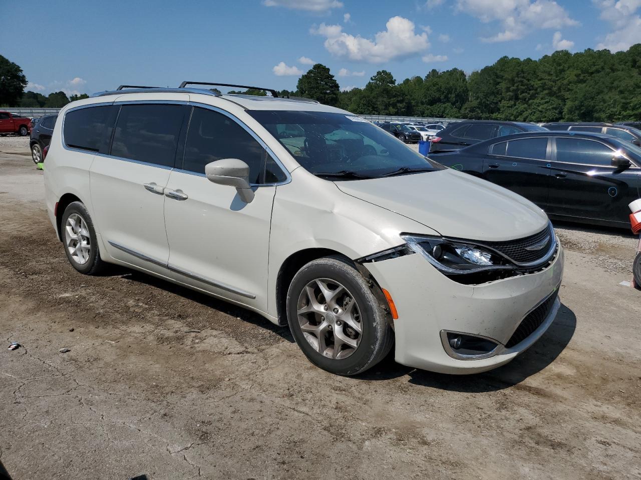 2020 Chrysler Pacifica Touring L Plus - Image 4