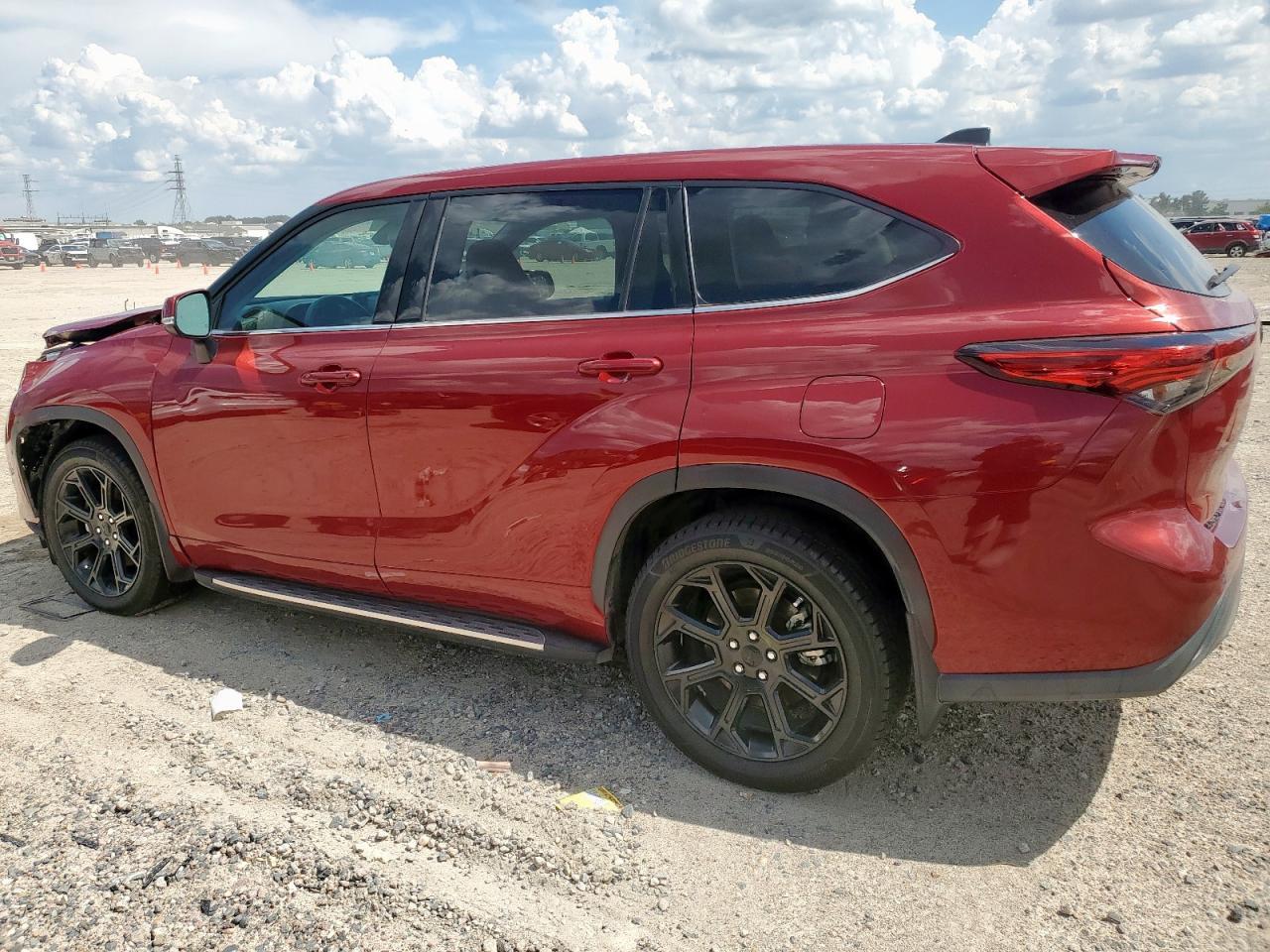 2022 Toyota Highlander L - Фото 2