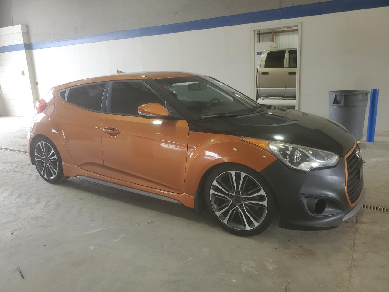 2015 Hyundai Veloster Turbo - Image 4