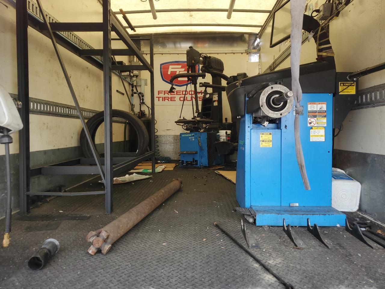 2016 Ford F550 Super Duty Box Truck - Фото 6