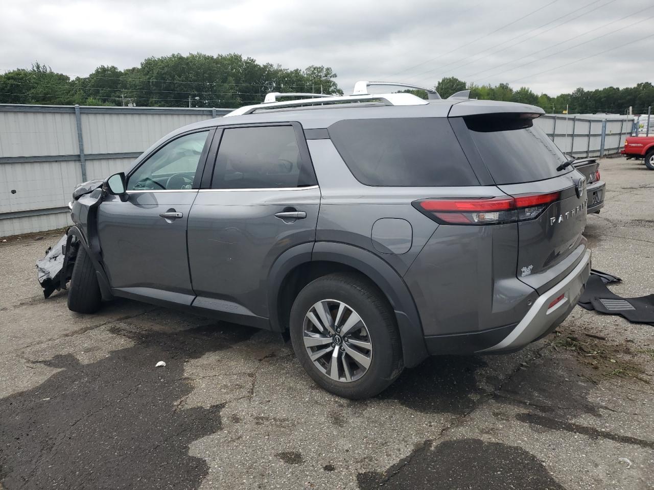 2024 Nissan Pathfinder Sl - Image 2