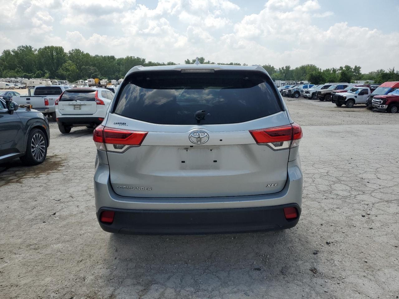 2019 Toyota Highlander Se - Фото 6