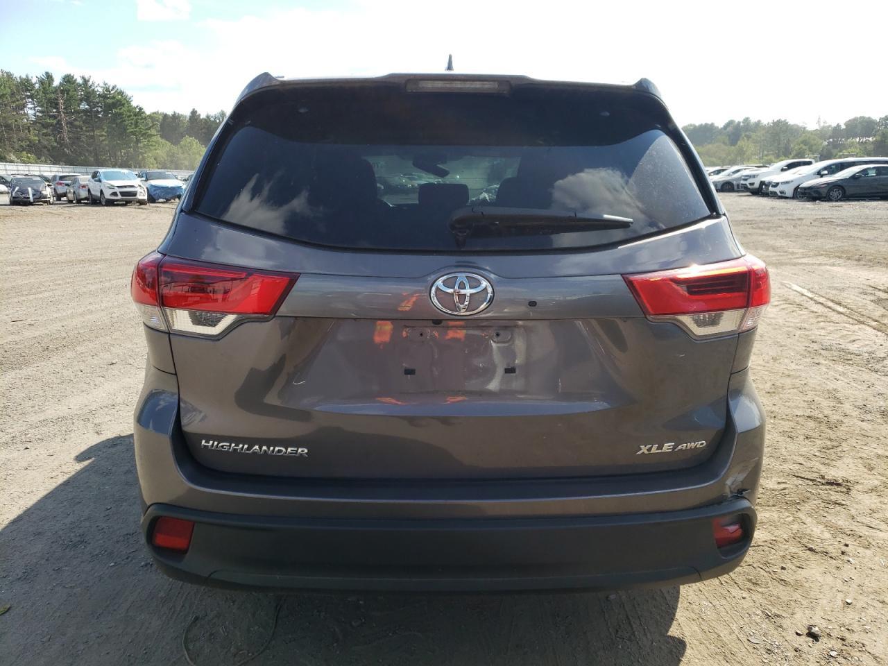 2019 Toyota Highlander Se - Image 6