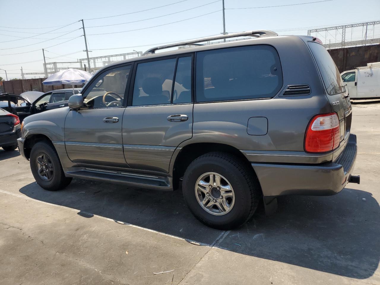 2001 Lexus Lx 470 - Image 2