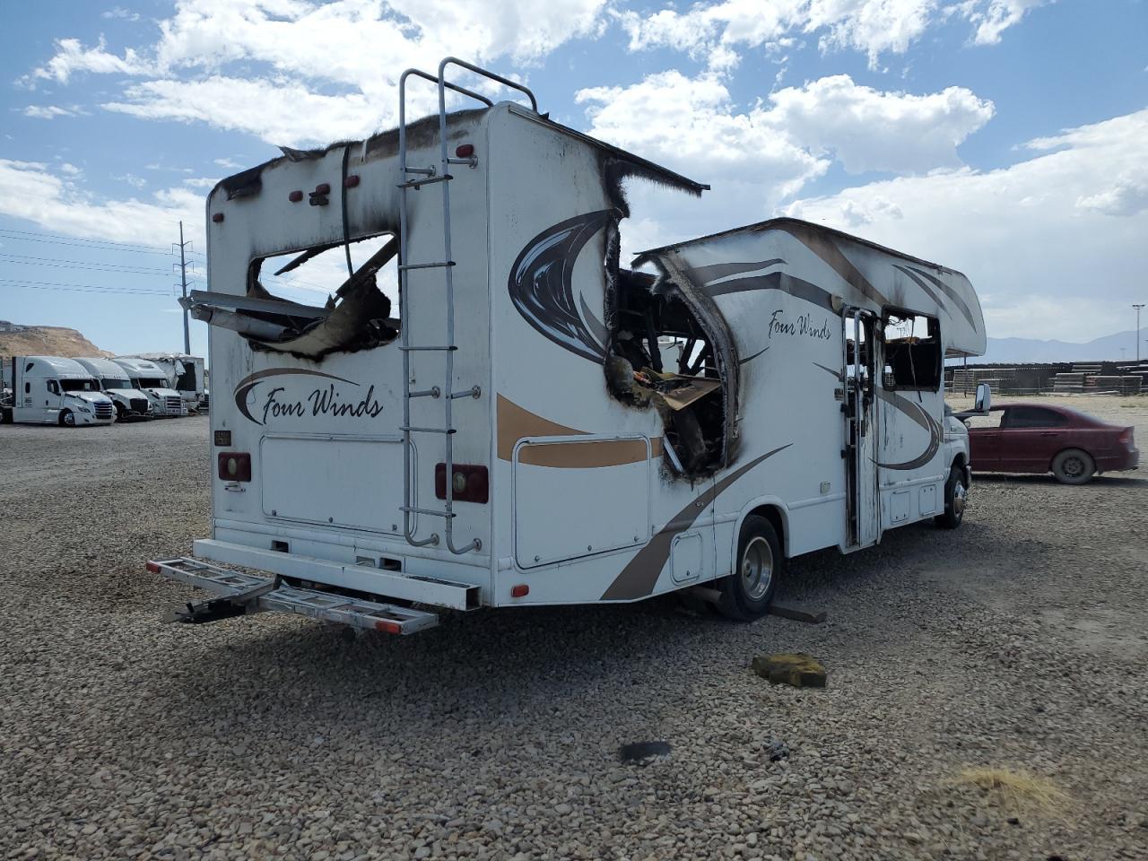 2013 Ford Econoline E450 Super Duty Cutaway Van - Image 4