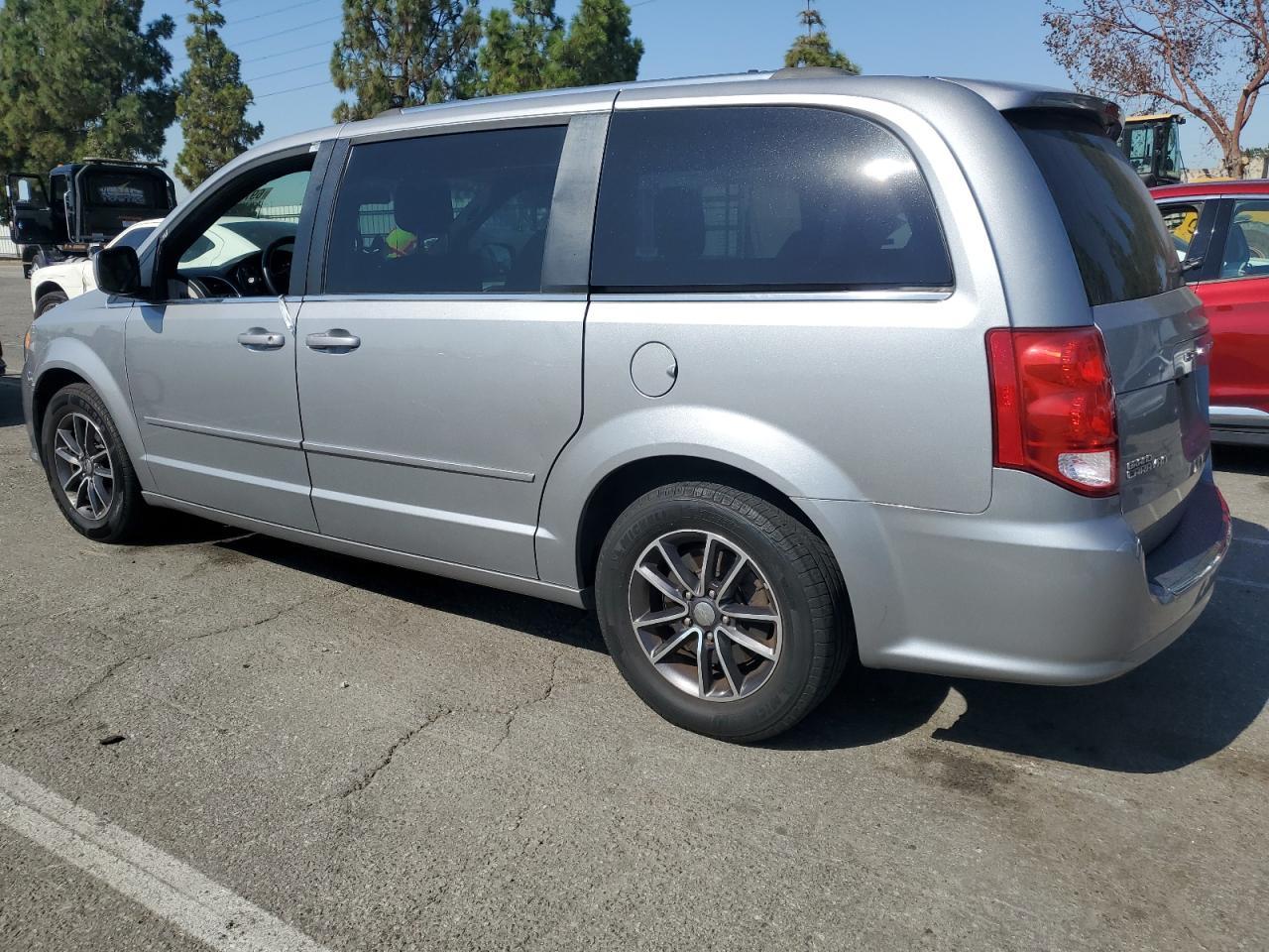 2017 Dodge Grand Caravan Sxt - Фото 2