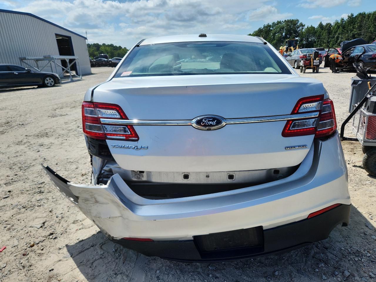 2016 Ford Taurus Se - Image 6