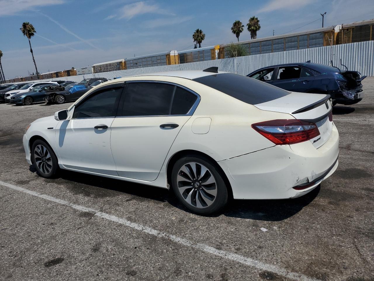 2017 Honda Accord Hybrid - Фото 2
