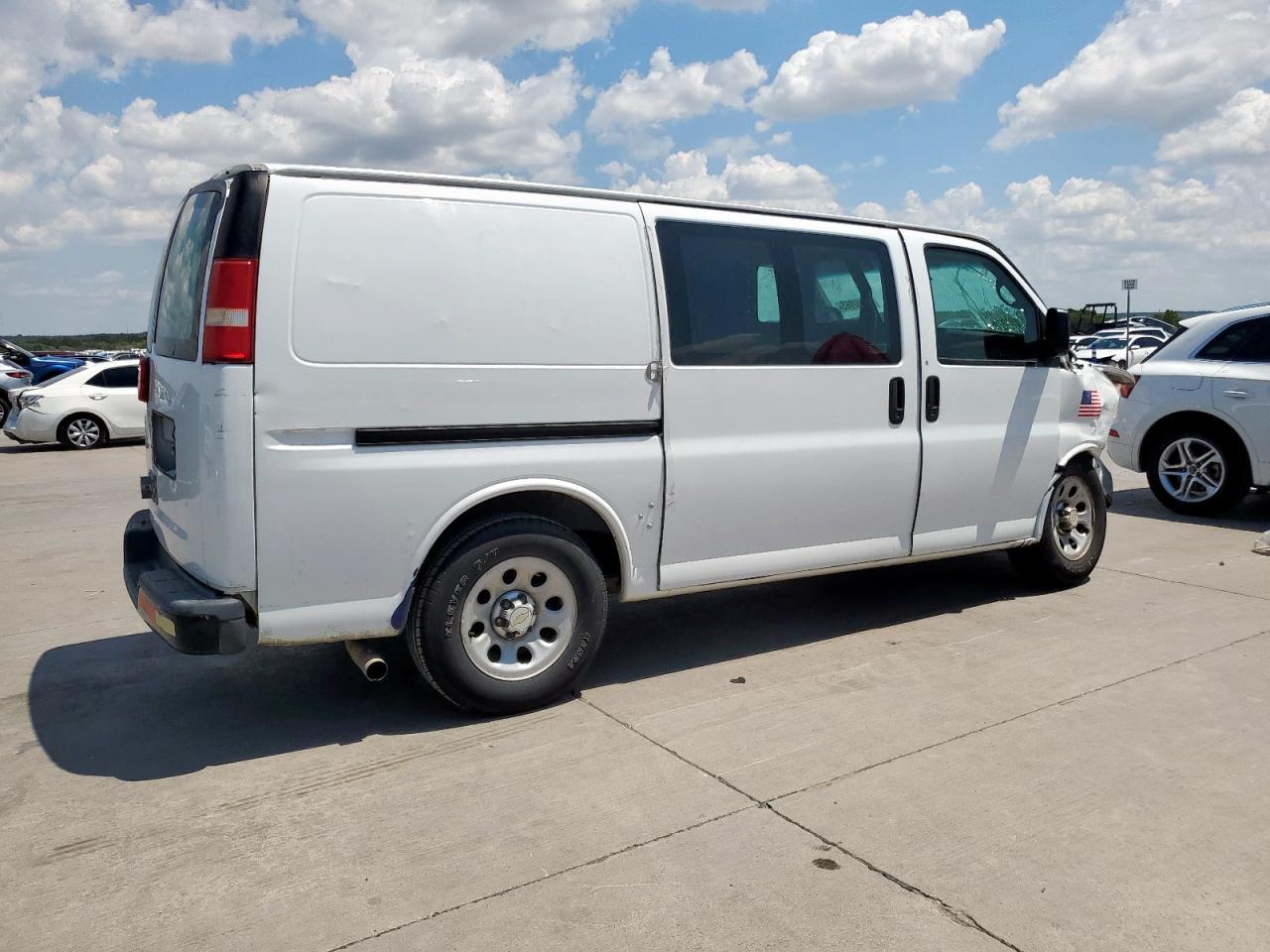 2014 Chevrolet Express G1500 - Фото 3