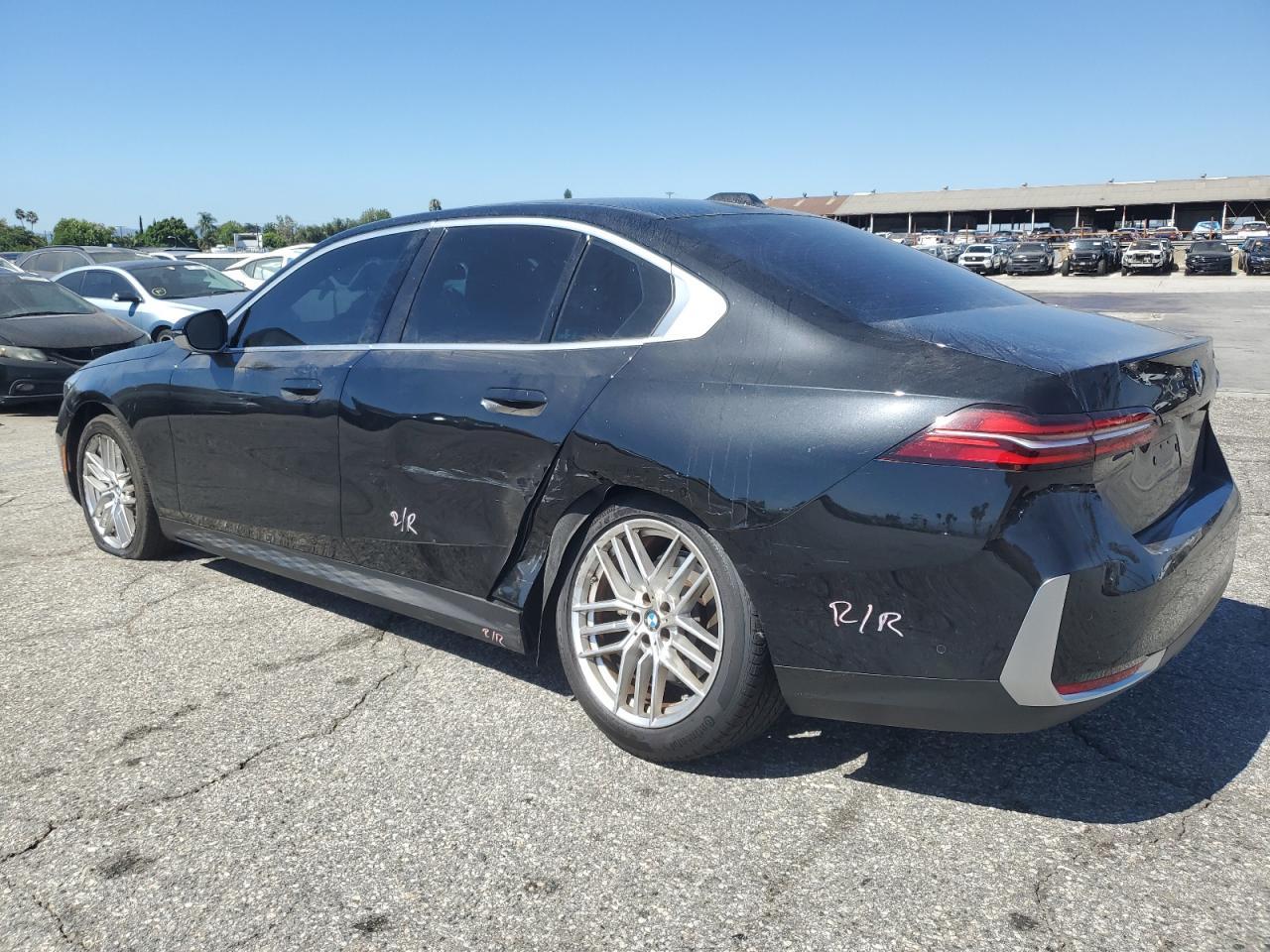 2025 BMW 530 I - Фото 2