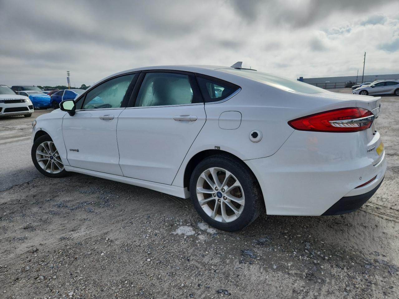 2019 Ford Fusion Se - Image 2