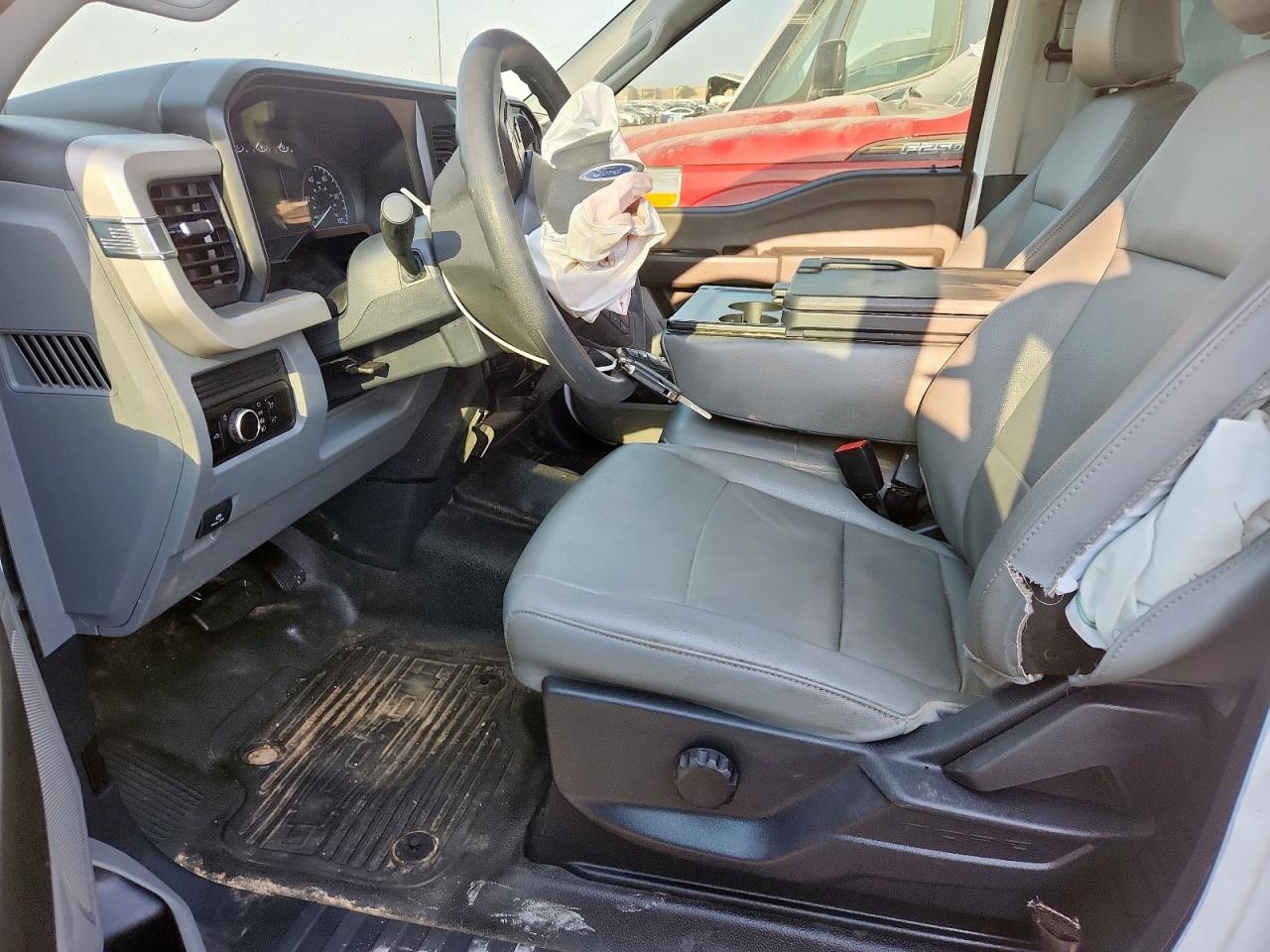 2023 Ford F250 Super Duty - Фото 7