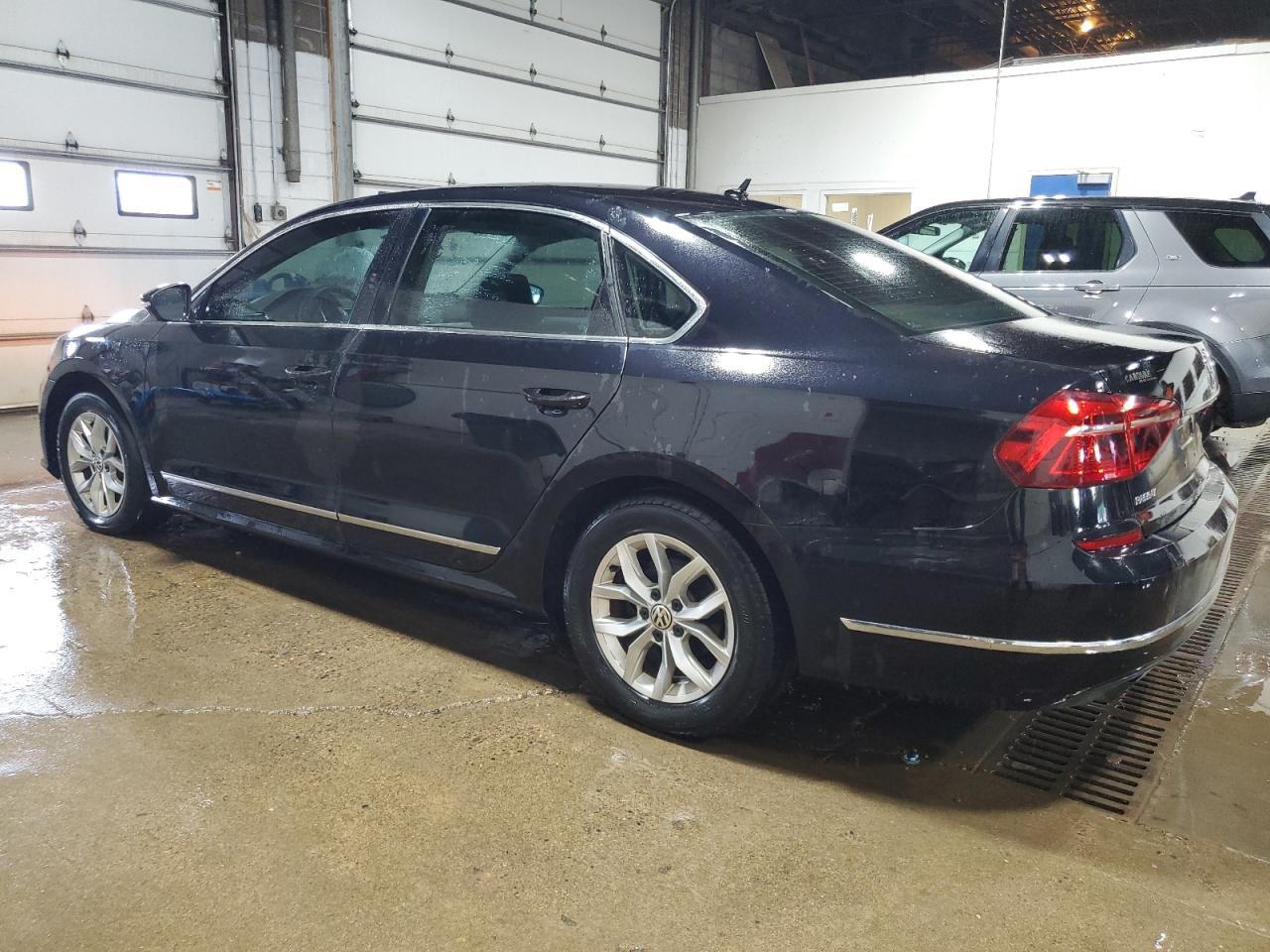 2017 Volkswagen Passat S - Фото 2