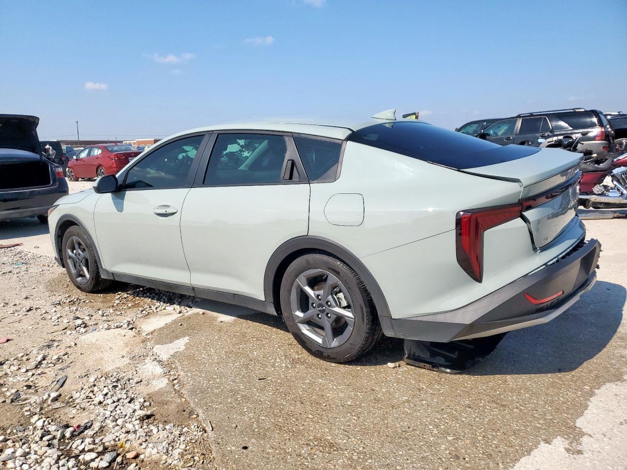 2025 Kia K4 Lx - Image 2