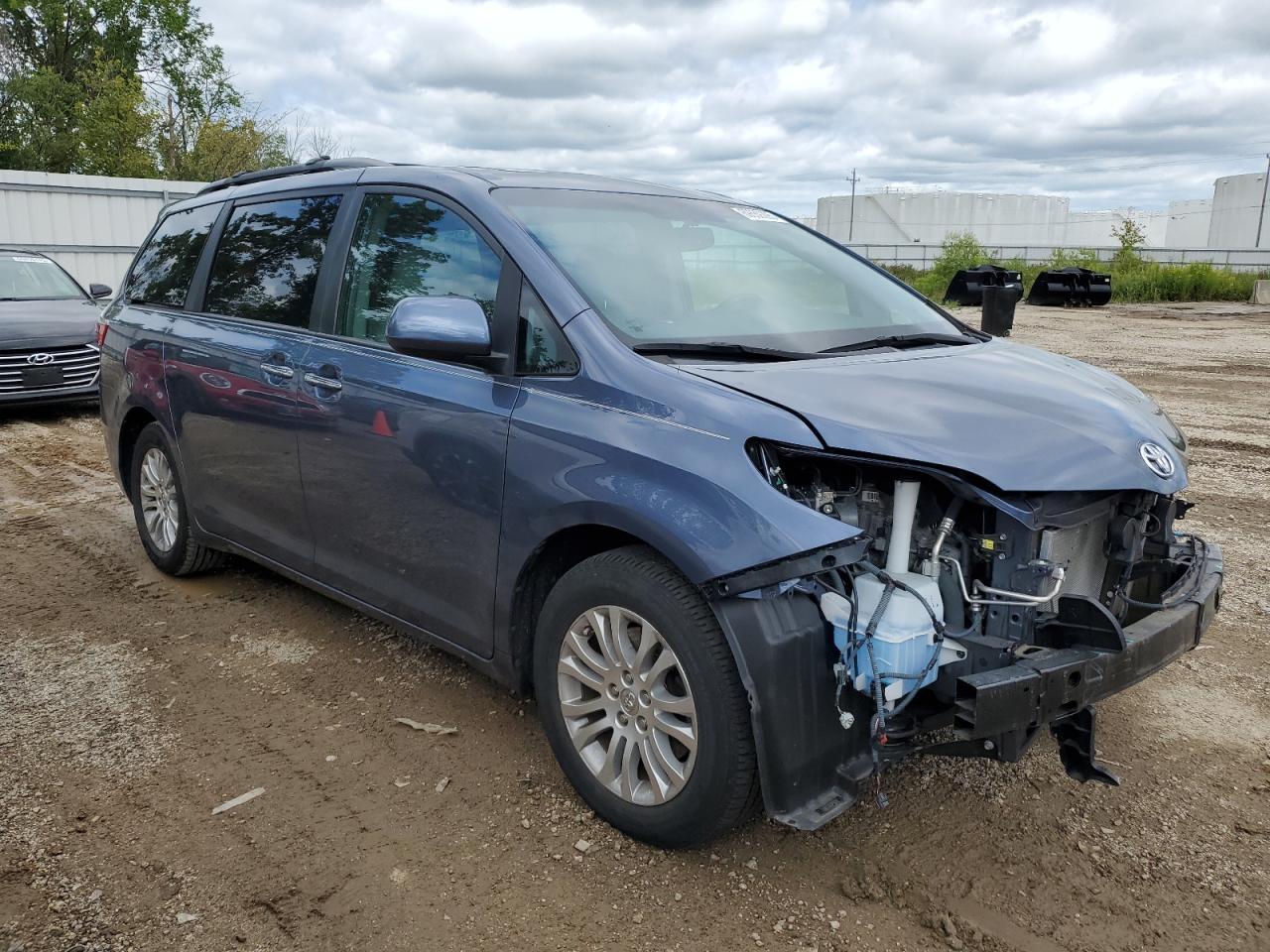 2016 Toyota Sienna Xle - Фото 4